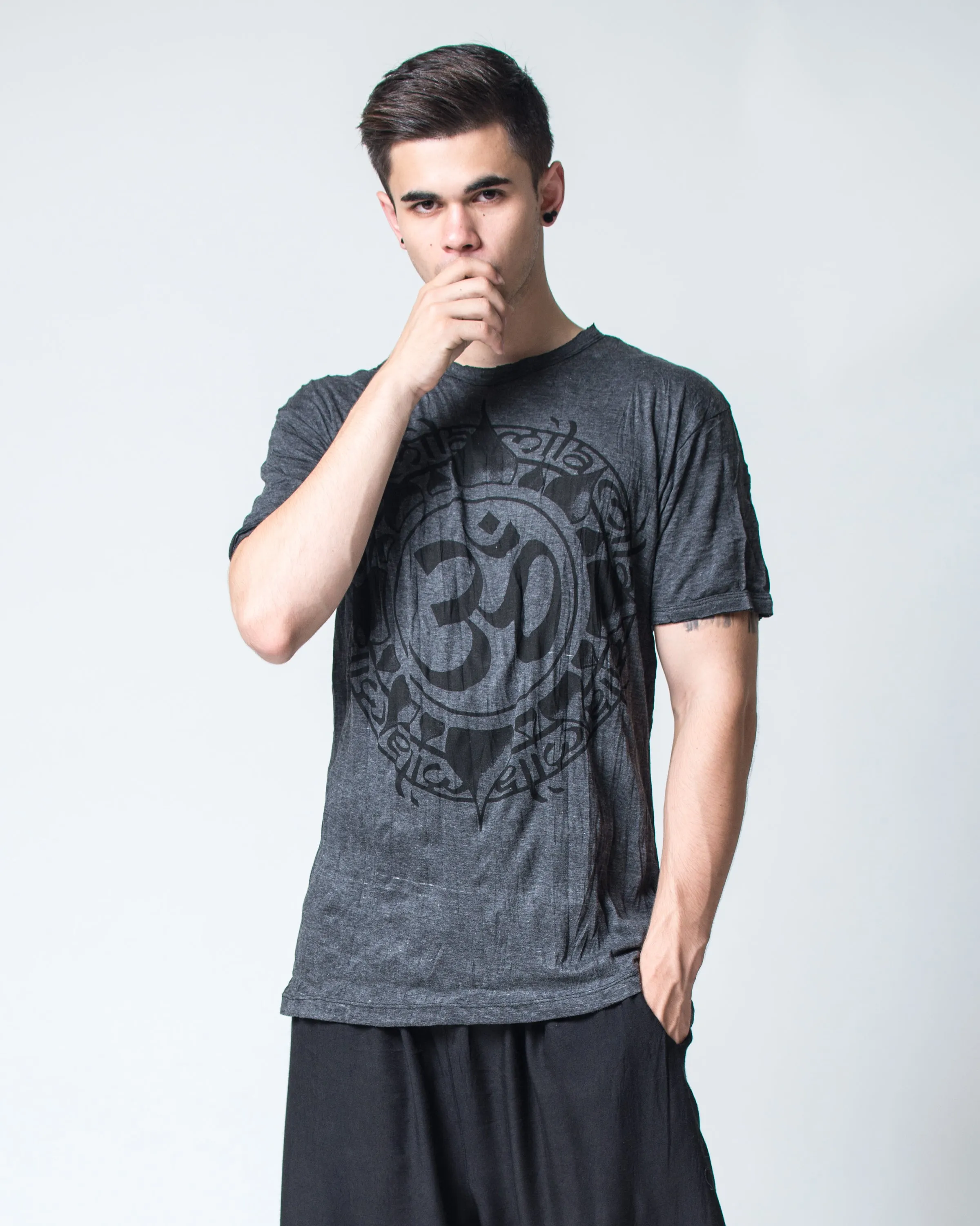 Mens Infinitee Om T-Shirt in Black